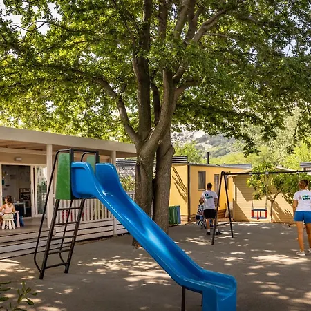 Valamar 4* באסקה